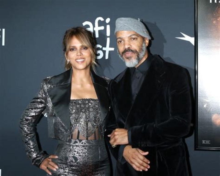 Halle Berry Gushes Over BF Van Hunt ‘Lifting’ Her Up In Sweet Tribute