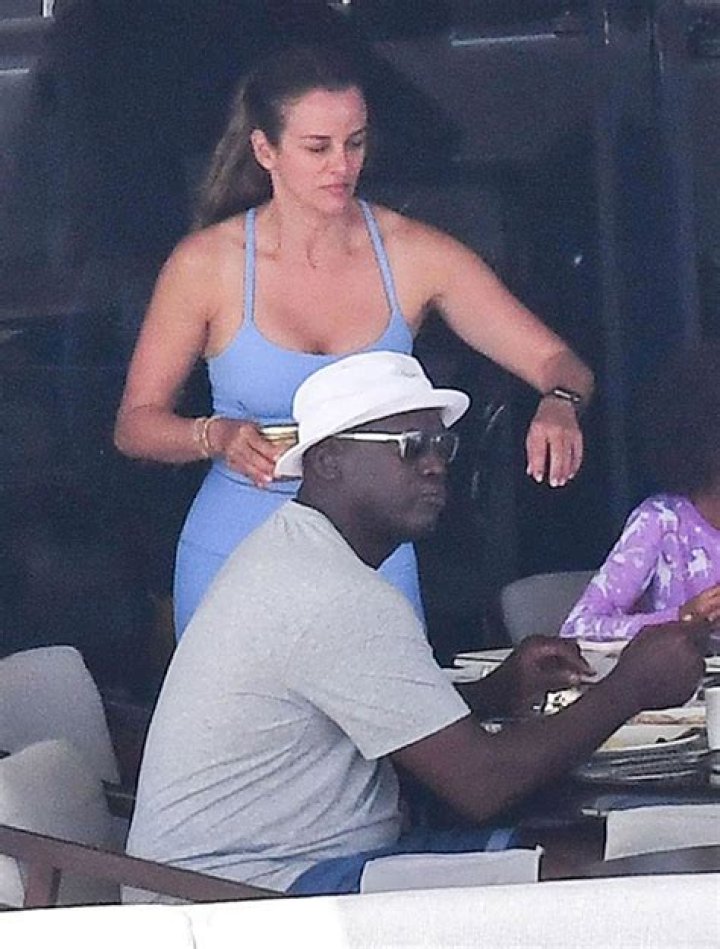 Michael Jordan & Wife Yvette Prieto Relax On Yacht In Sardinia – Hollywood Life