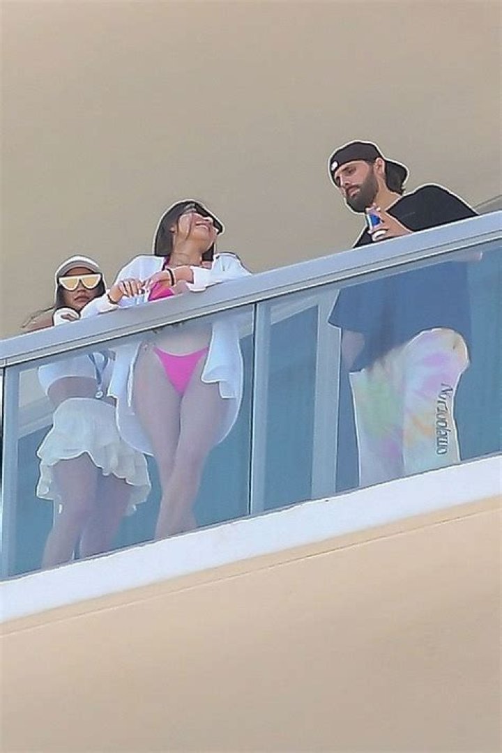 Scott Disick’s GF Rebecca Donaldson Rocks Pink Bikini As They Soak In Miami View: Photos