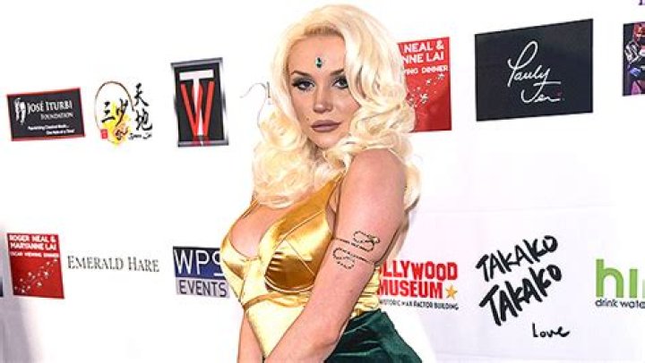 Who Is Courtney Stodden? 5 Things About The Singer & Model – Hollywood Life